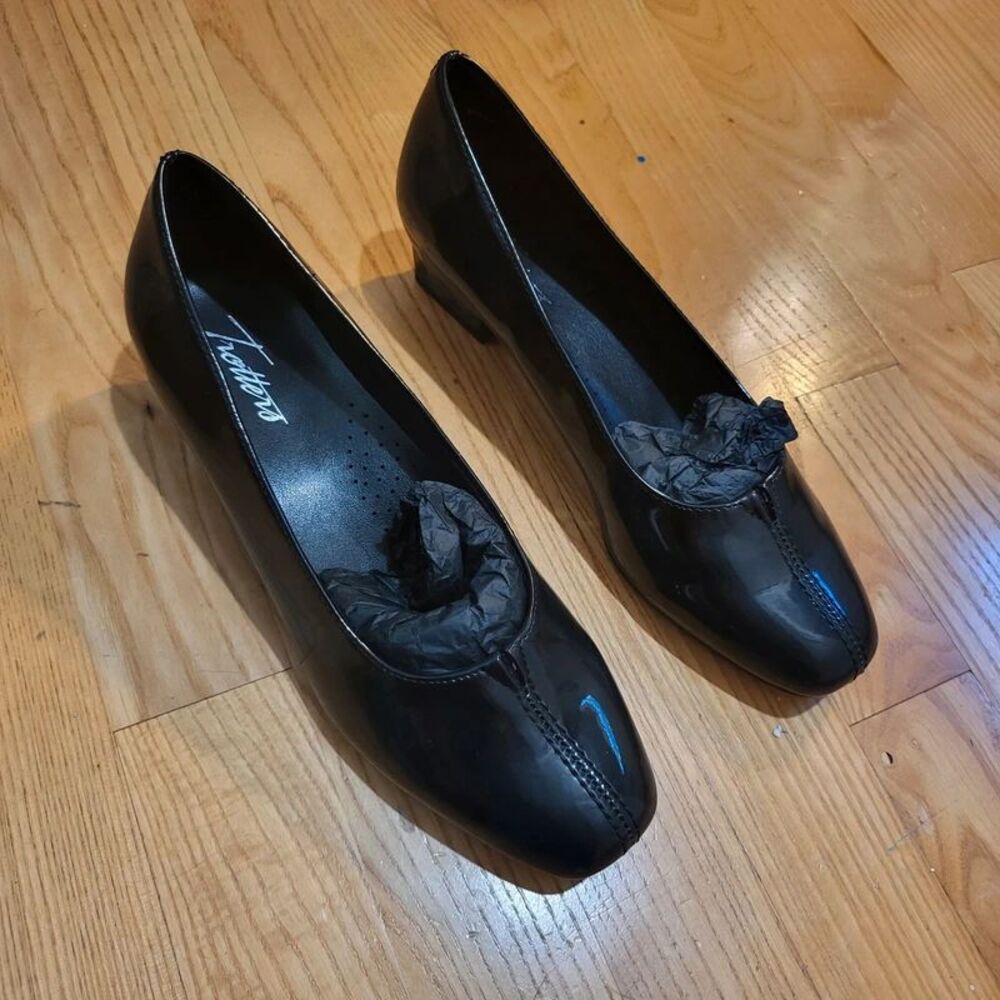Trotters Women's Doris Pump Shoe Size 6.5 M Black